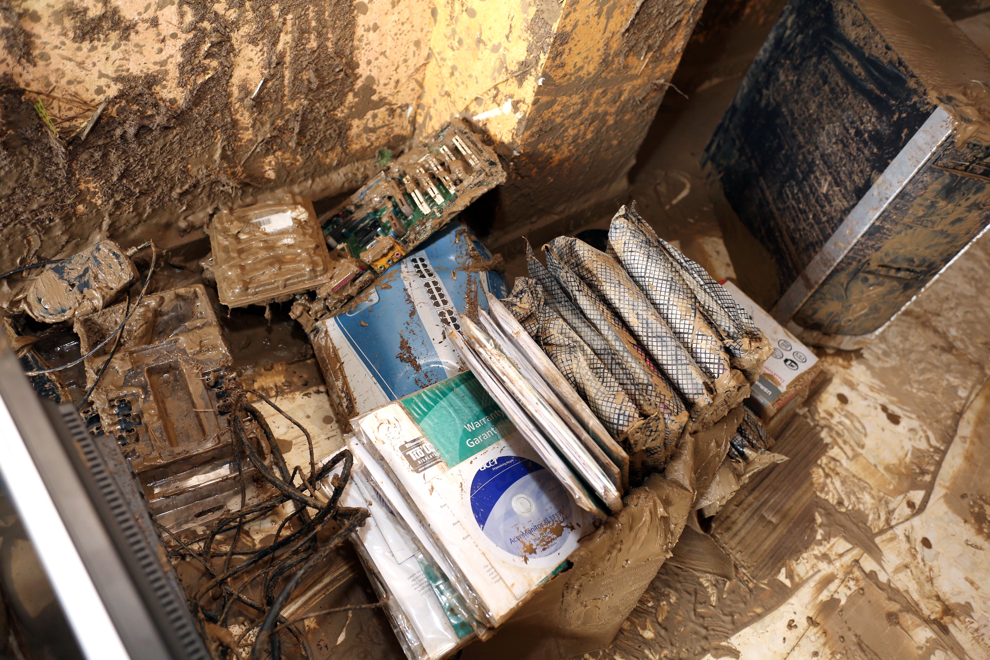 Las imágenes de un pueblo que se ha quedado hasta sin plaza por la DANA