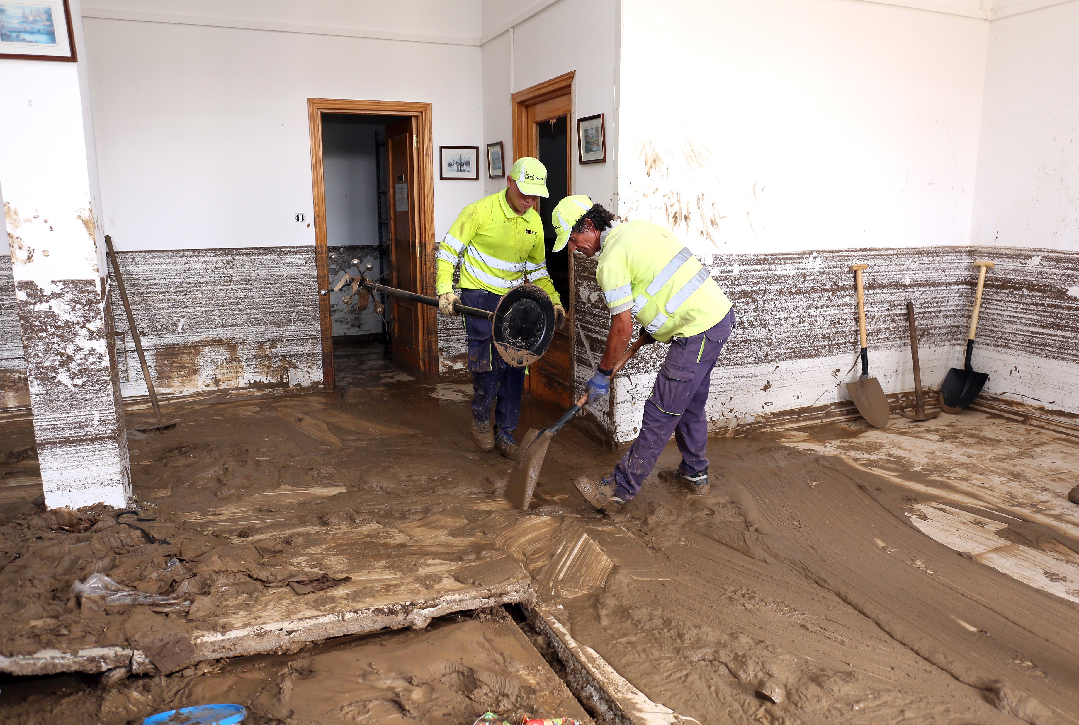 Las imágenes de un pueblo que se ha quedado hasta sin plaza por la DANA