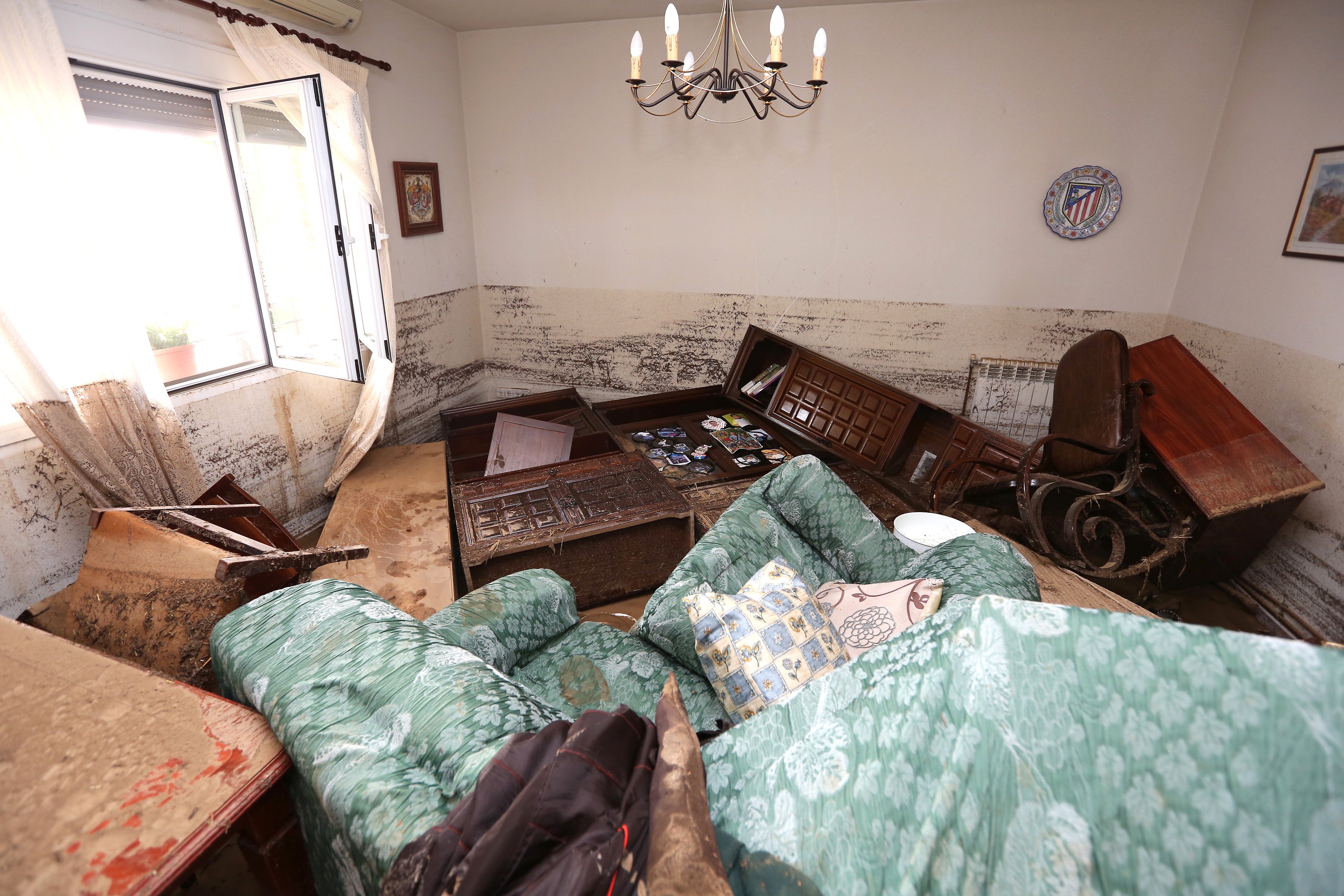 Las imágenes de un pueblo que se ha quedado hasta sin plaza por la DANA