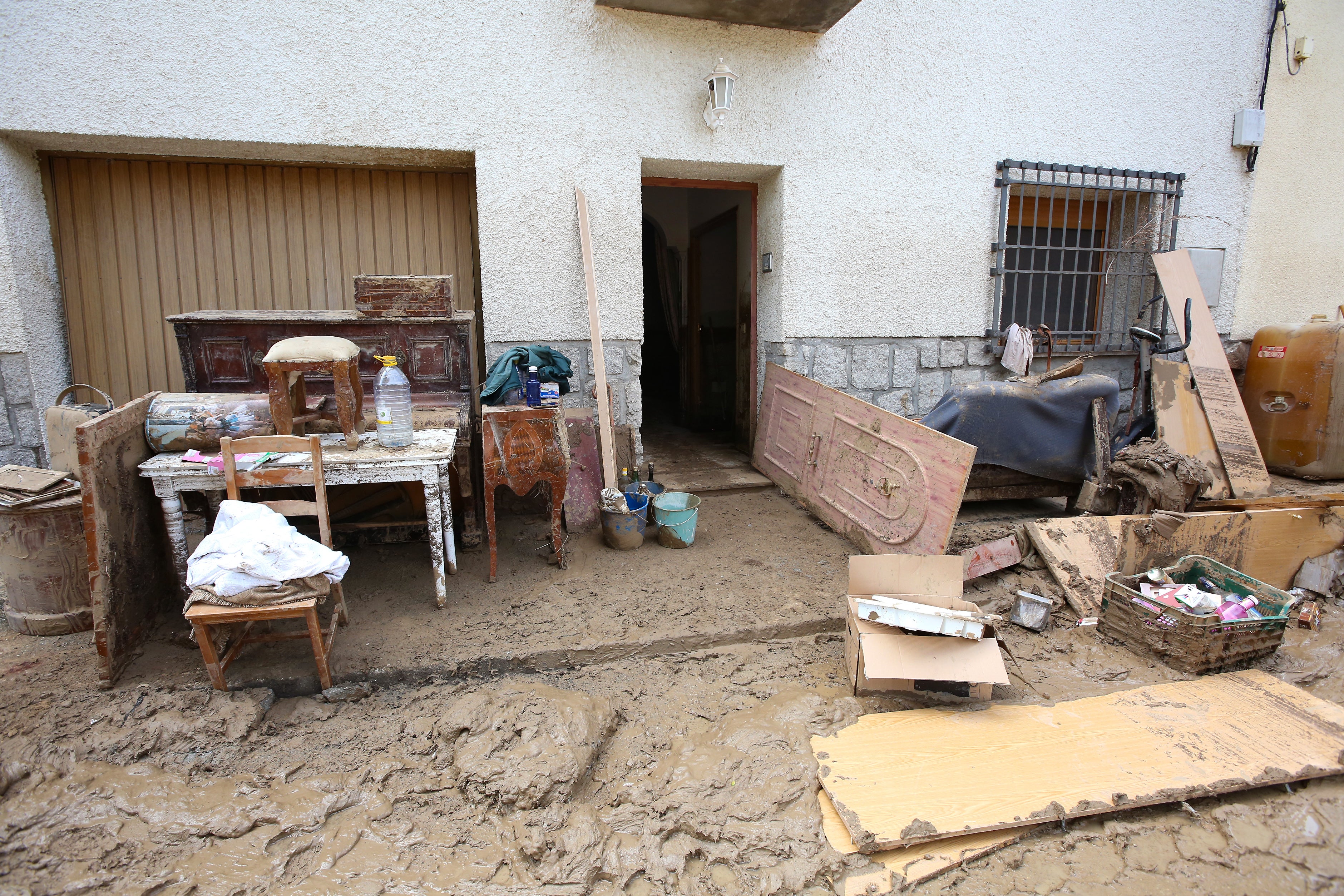 Las imágenes de un pueblo que se ha quedado hasta sin plaza por la DANA