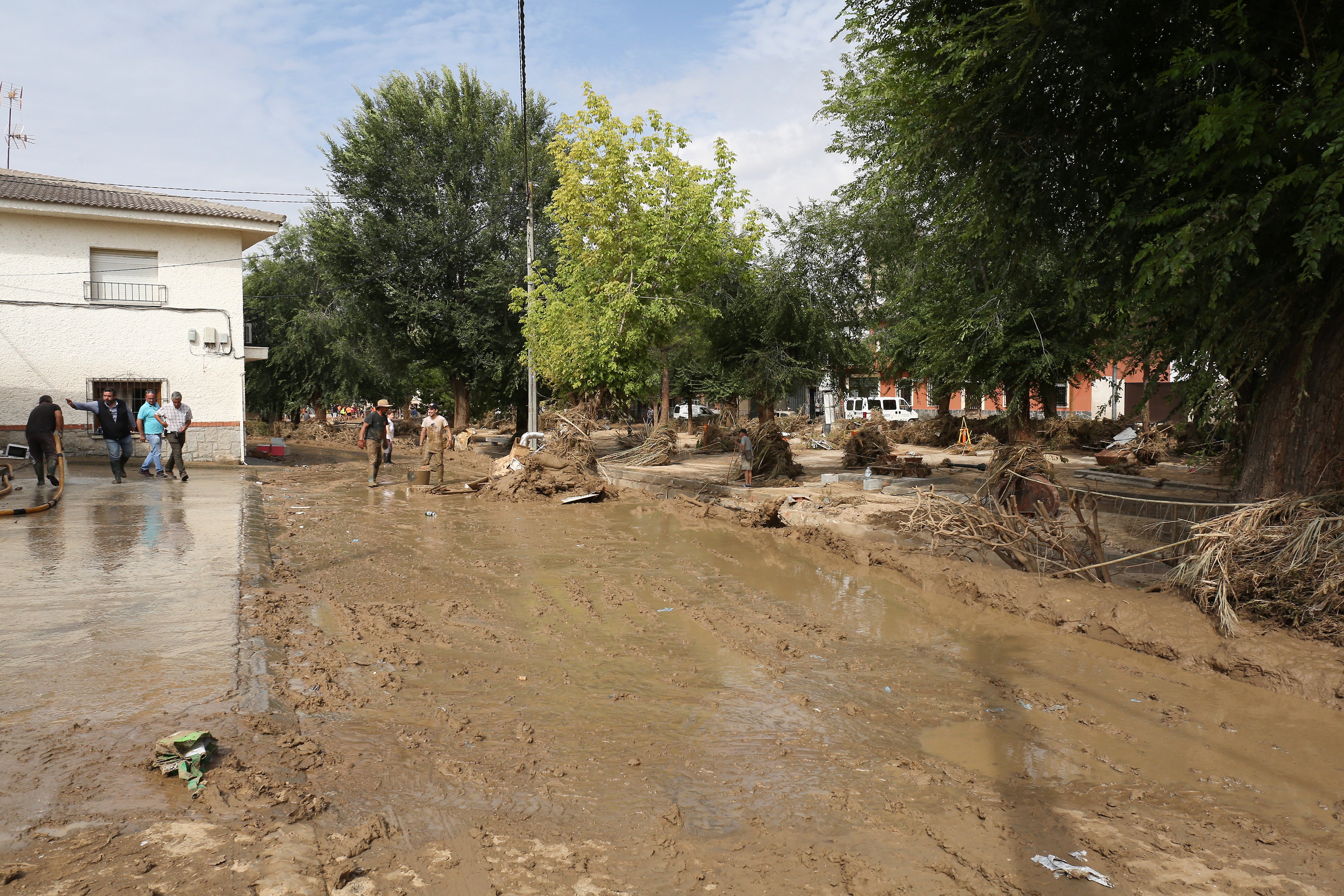 Las imágenes de un pueblo que se ha quedado hasta sin plaza por la DANA