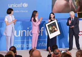 La Reina Letizia entrega a la periodista de ABC Alexia Columba el premio Unicef España