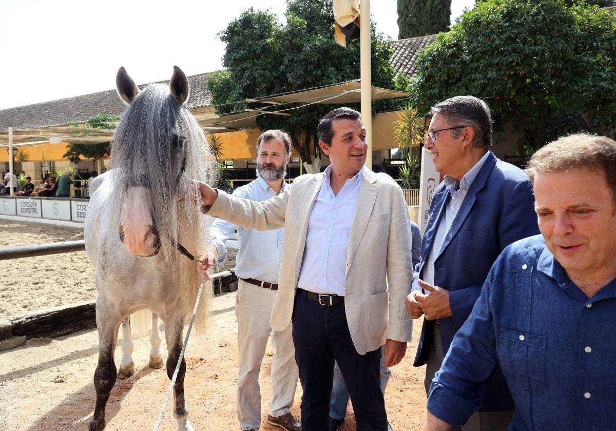 El alcalde y el presidente de Córdoba Ecuestre, en la presentación de Cabalcor