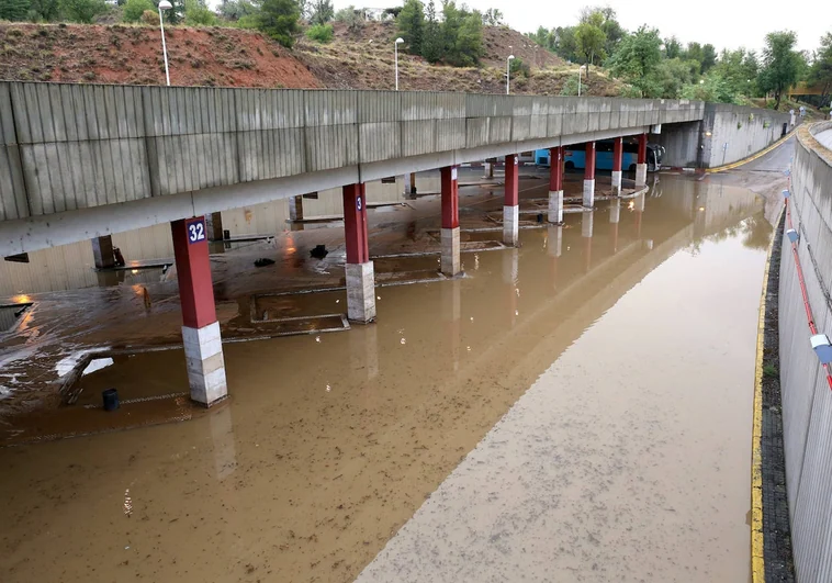 Estado en el que la estación de autobuses amaneció el lunes completamente inundada