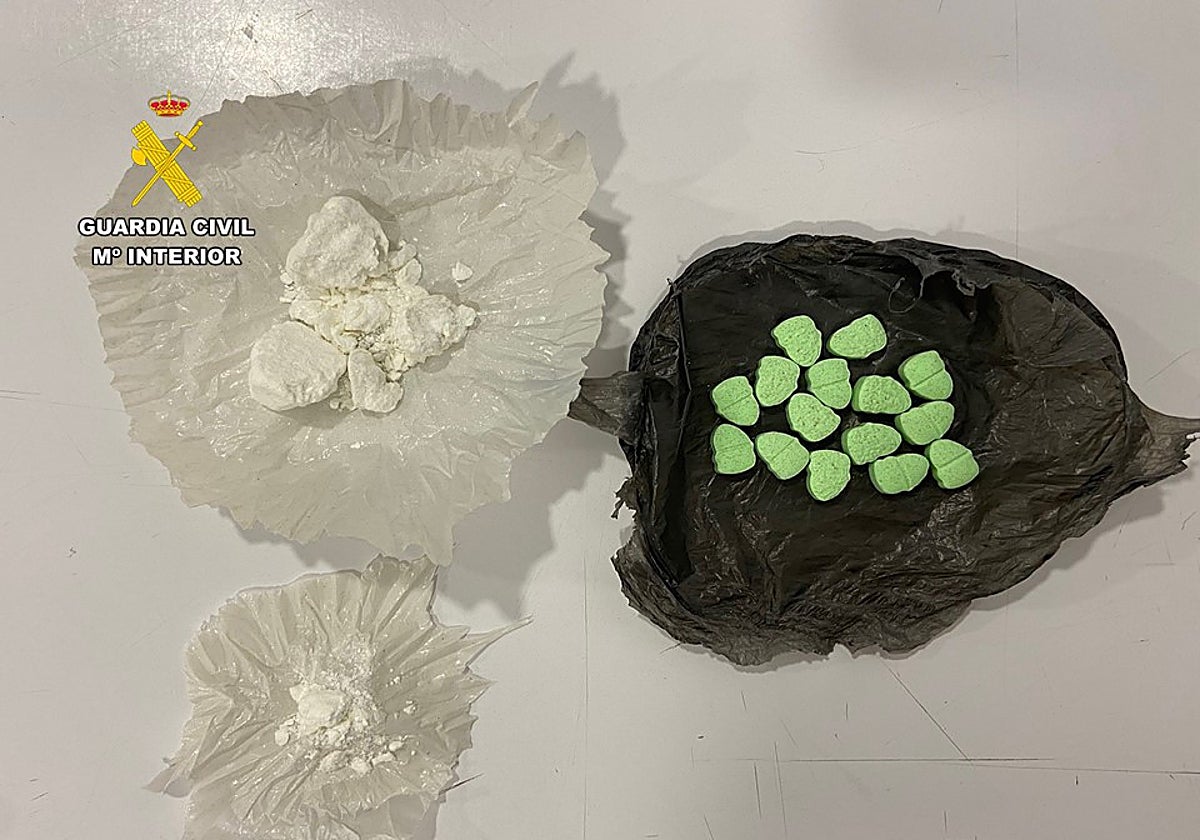 Imagen de la cocaína y las pastillas de éxtasis incautadas en Aigües durante el operativo