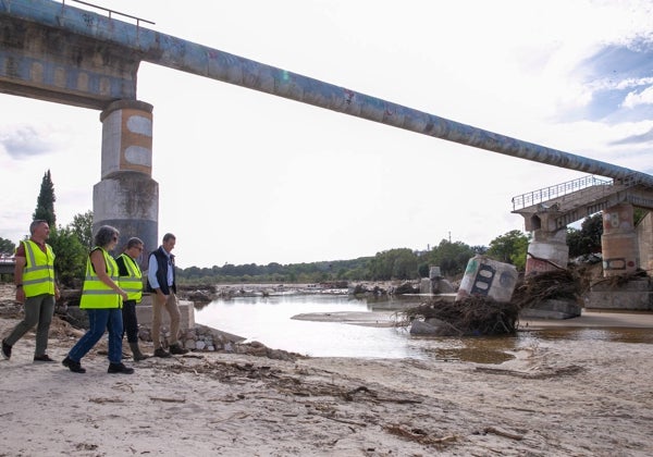 Avanza la reparación del puente de Picadas, que Page ha visitado este jueves