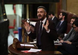 Interior premia al exdiputado socialista Felipe Sicilia con un puesto de policía en el Tribunal Constitucional
