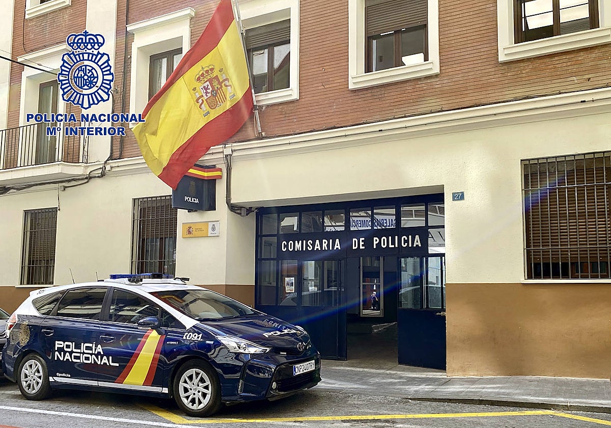Un hombre acude a comisaría para poner una denuncia y acaba detenido en Alicante