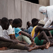 Rescatados 102 migrantes en dos nuevos cayucos en aguas de Tenerife y El Hierro