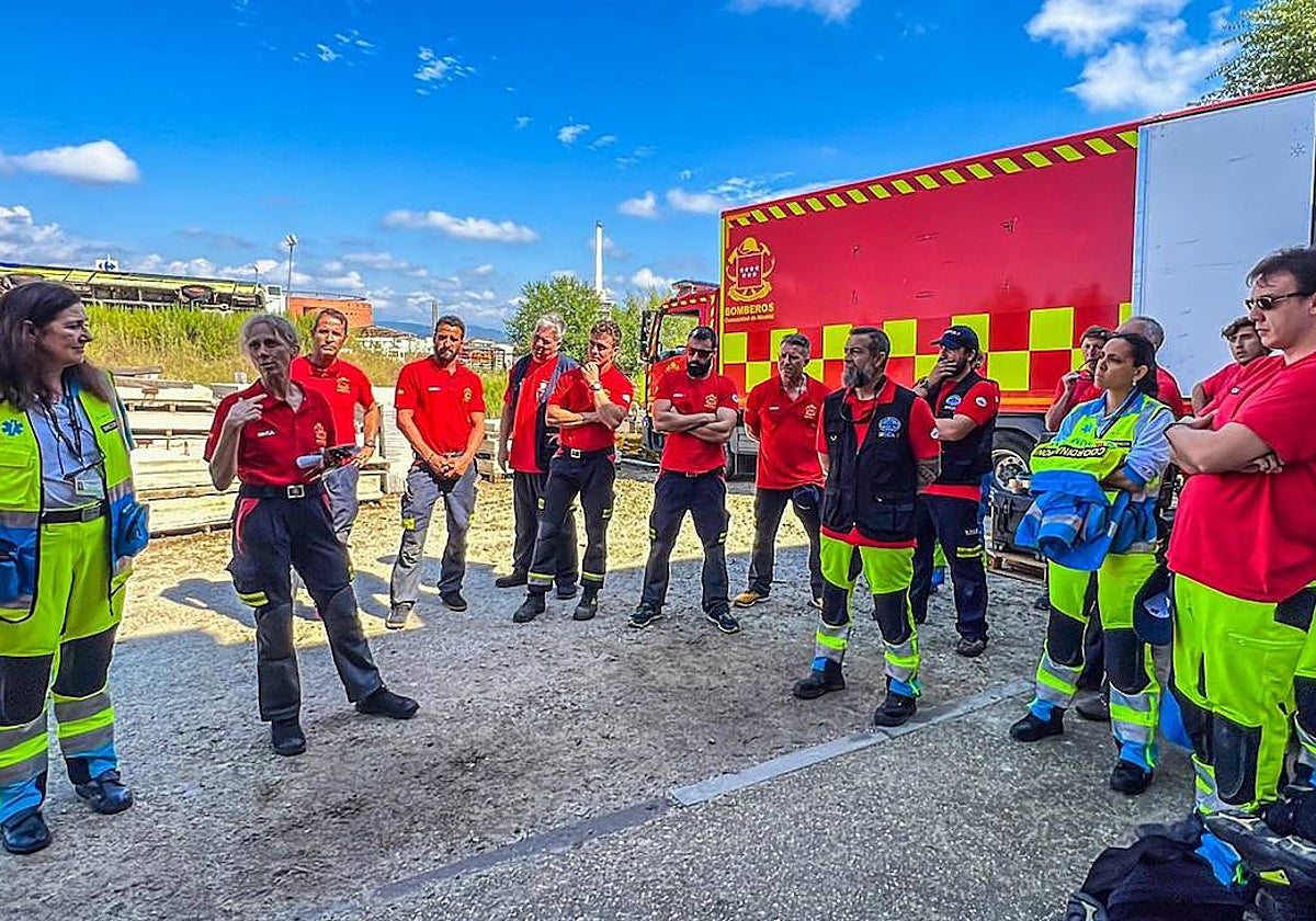 Parte del equipo antes de salir para la zona del terremoto