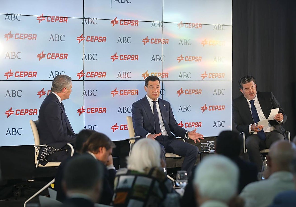 El presidente de la Junta de Andalucía, Juanma Moreno, durante el Foro ABC