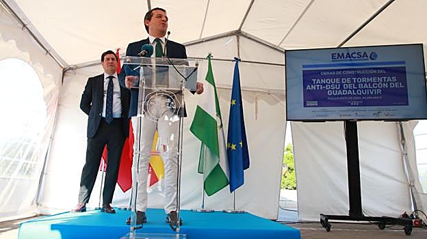 El alcalde interviene en el acto oficial de colocación de la primera piedra del tanque de tormentas