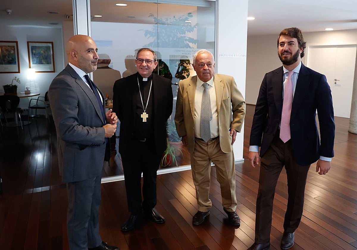 José Enrique Martín Lozano, Abilio Martínez, Gonzalos-Santonja y Juan García-Gallardo, minutos antes de presentar las nuevas ediciones de las exposiciones de Las Edades del Hombre