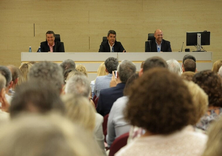 Imagen de la reunión de Mazón con Sanidad y los 24 departamentos de salud de la Comunidad Valenciana