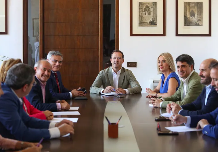 Un momento del encuentro en el Ayuntamiento con empresarios toledanos