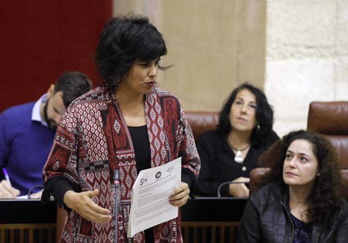 Teresa Rodríguez e Inma Nieto en el Parlamento de Andalucía