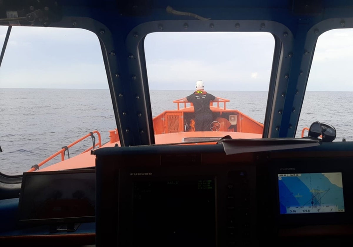 La familia de la camarera que cayó al mar desde un barco del CSIC: «Queremos saber qué le pasó porque ella estaba bien»