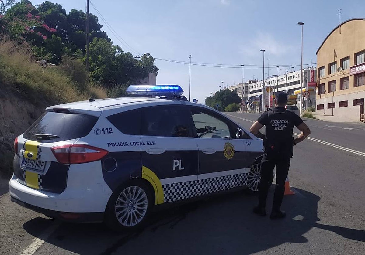 Imagen de archivo de un agente de la Policía Local de Elche