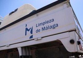 Muere la trabajadora de la empresa municipal de limpieza de Málaga que quedó atrapada entre dos vehículos