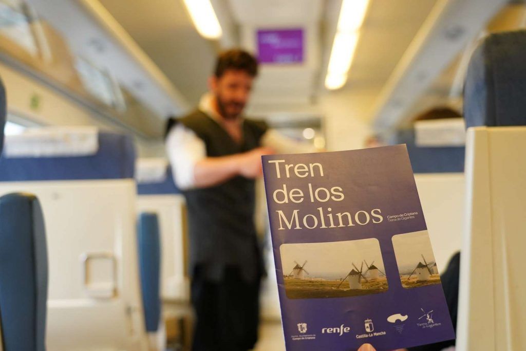 Vuelve a echar a andar el Tren de los Molinos entre Madrid y Campo de Criptana desde este sábado