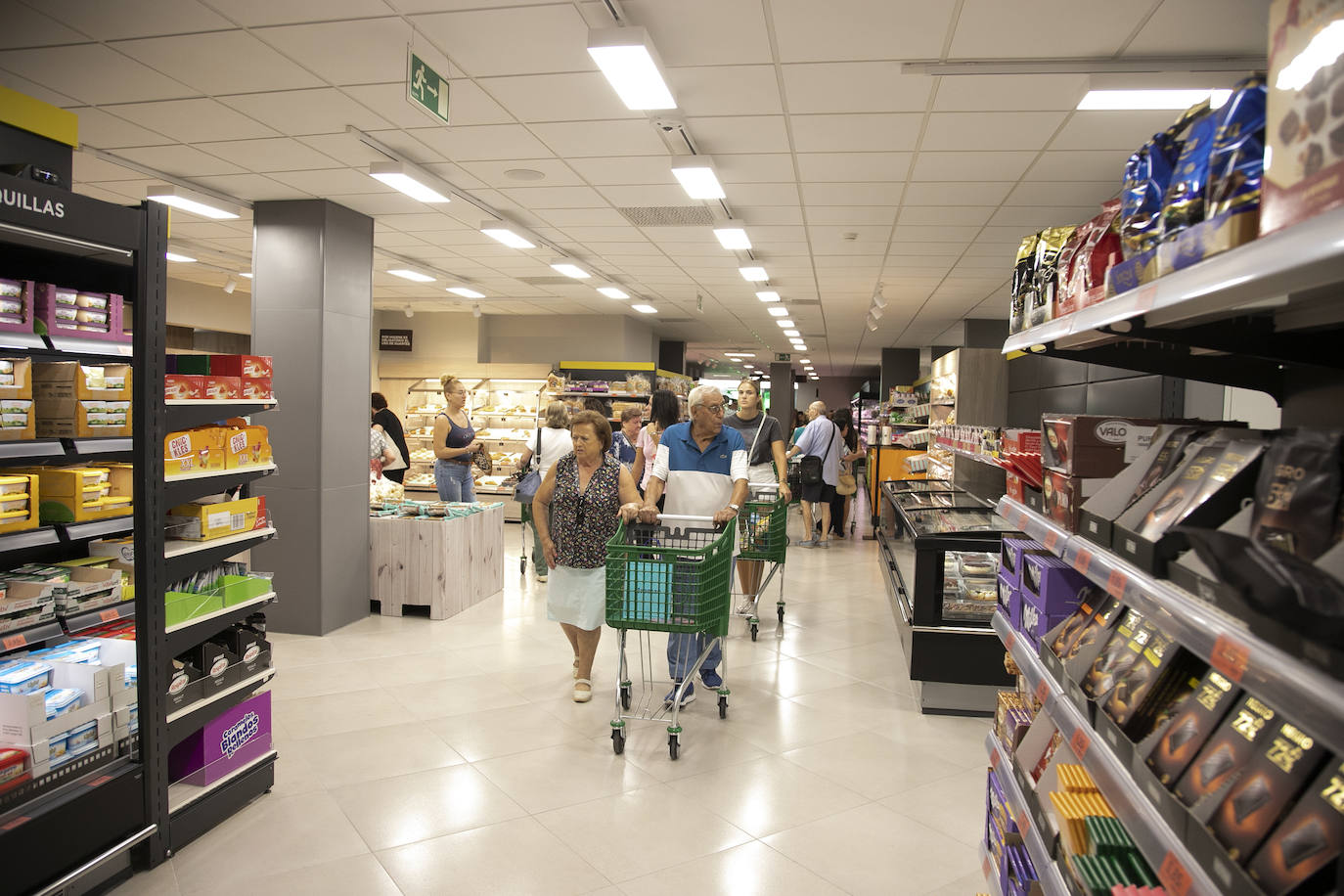 En imágenes, la esperada reapertura del Mercadona de Ronda de la Manca en Córdoba