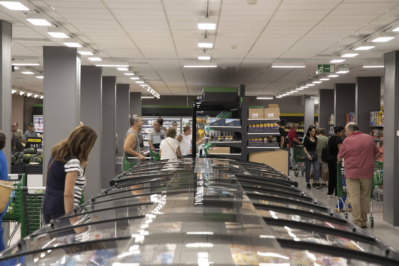 En imágenes, la esperada reapertura del Mercadona de Ronda de la Manca en Córdoba