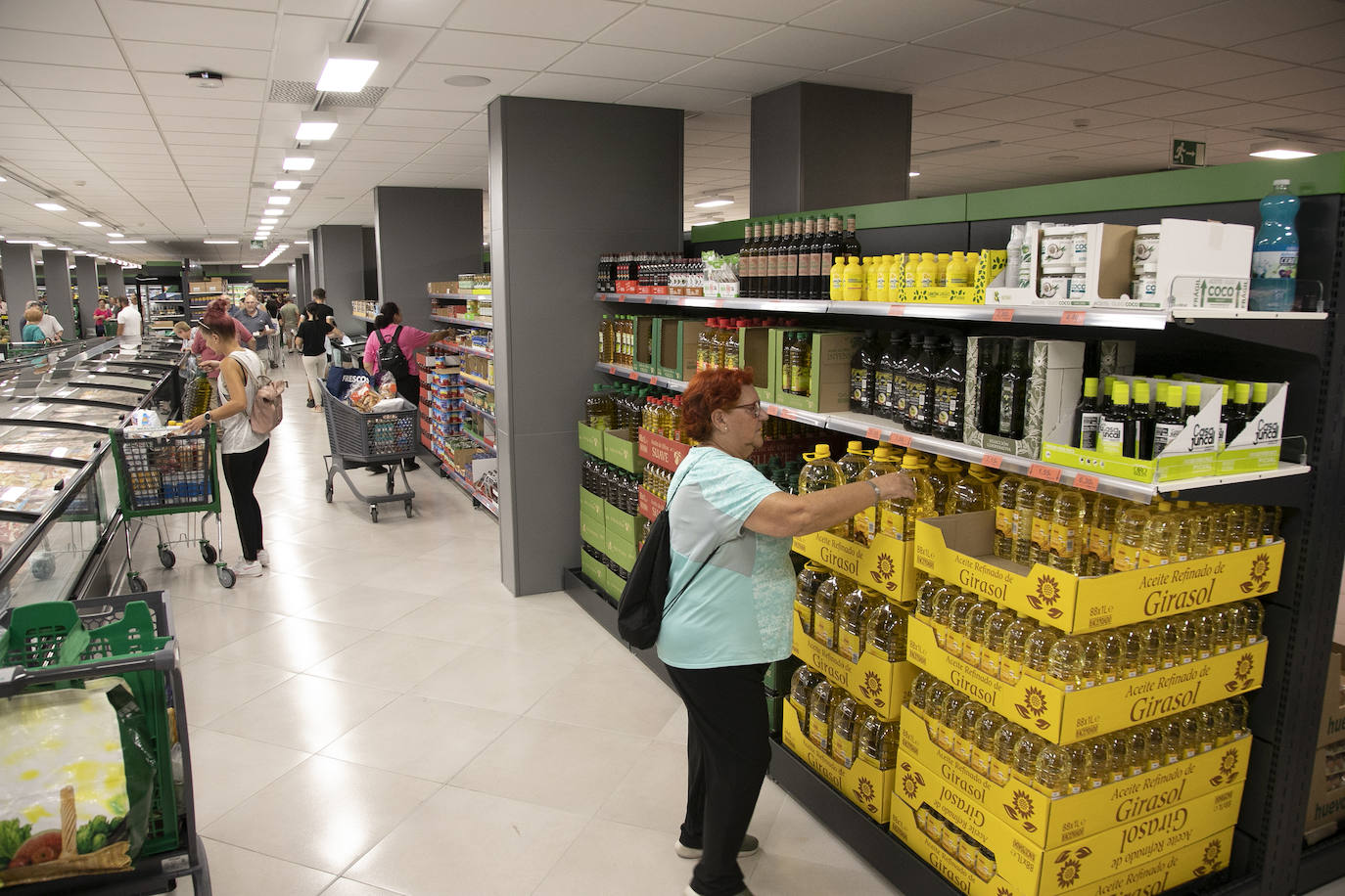 En imágenes, la esperada reapertura del Mercadona de Ronda de la Manca en Córdoba