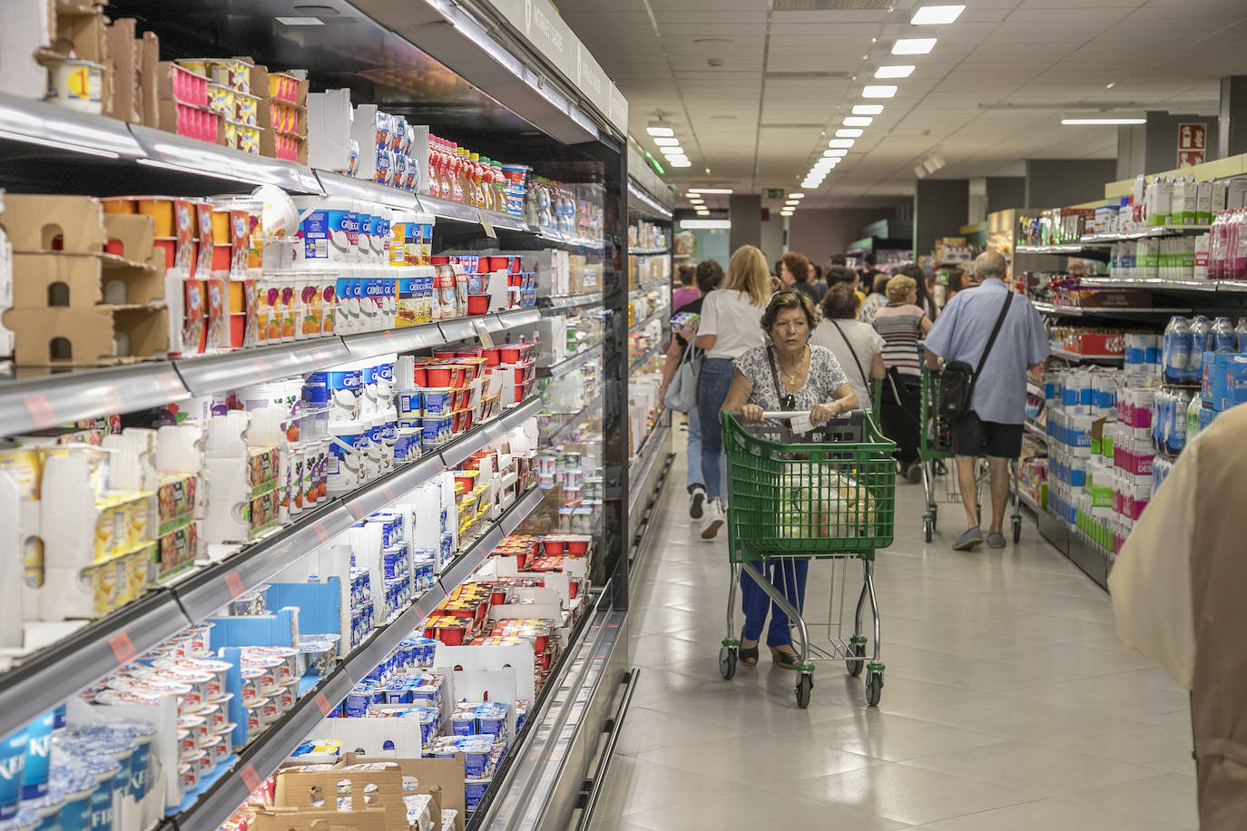 En imágenes, la esperada reapertura del Mercadona de Ronda de la Manca en Córdoba