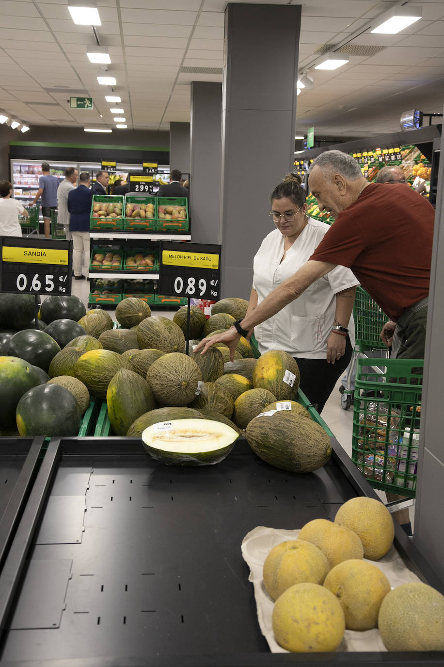 En imágenes, la esperada reapertura del Mercadona de Ronda de la Manca en Córdoba