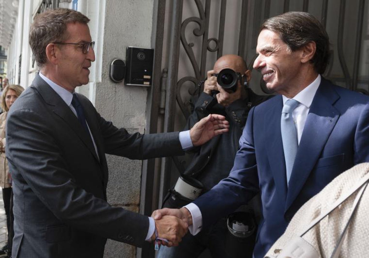 Alberto Núñez Feijóo y José María Aznar, esta mañana, en Madrid