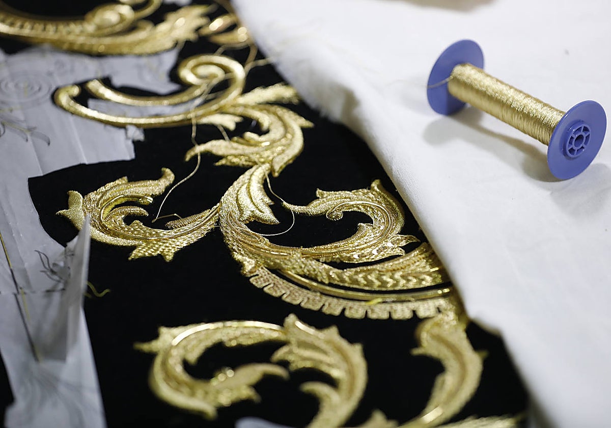 Detalle de un bordado, en el taller de José Luis Guerra