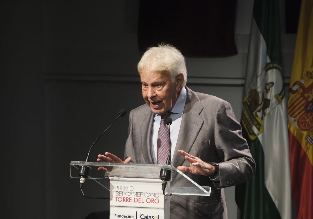 El expresidente del Gobierno Felipe González, en el acto donde recibió el Premio Iberoamericano Torre del Oro en Sevilla este jueves