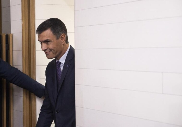 El presidente del Gobierno en funciones, Pedro Sánchez, visita la CEOE y se reúne con su presidente Antonio Garamendi