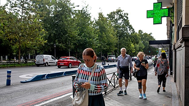 Una de las aceras a reformar dentro del Paisaje de la Luz, cerca del museo Thyssen