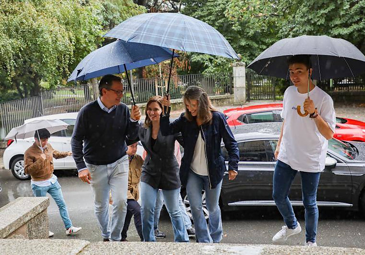 Isabel Díaz Ayuso, a su llegada a la academia de los jóvenes del PP