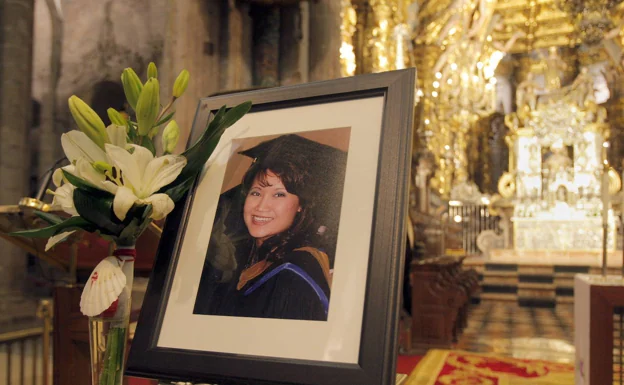 La Catedral de Santiago recordó a la peregrina Denise en un emotivo funeral