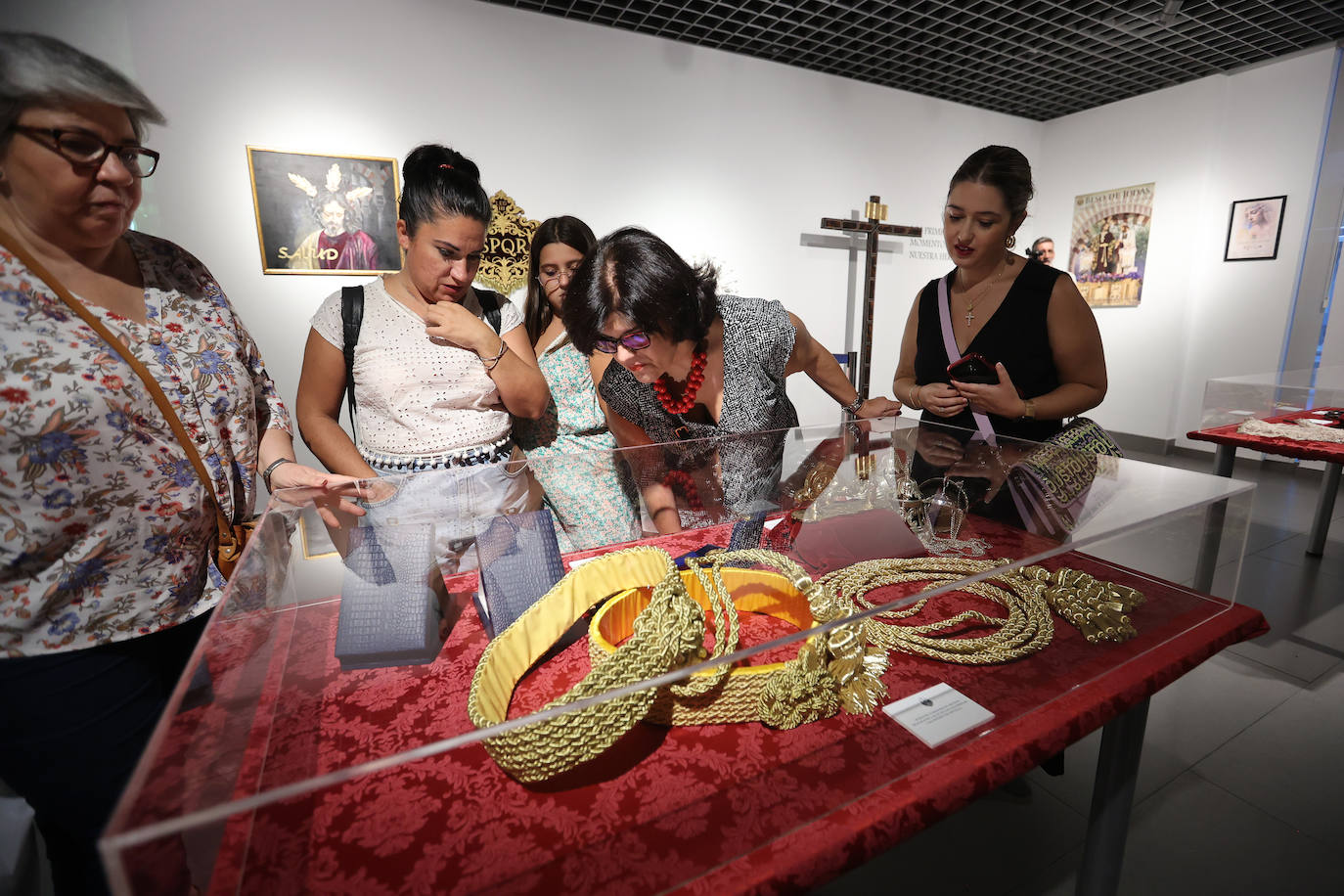 La emotiva exposición &#039;Diez años de la Salud en Córdoba&#039;, en imágenes