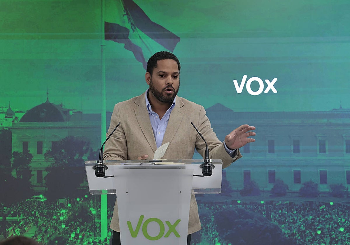 El secretario general de Vox, Ignacio Garriga, este lunes, en rueda de prensa tras la reunión del Comité de Acción Política de su partido
