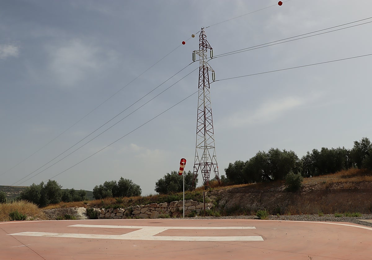 Uno de los postes de la luz del solar