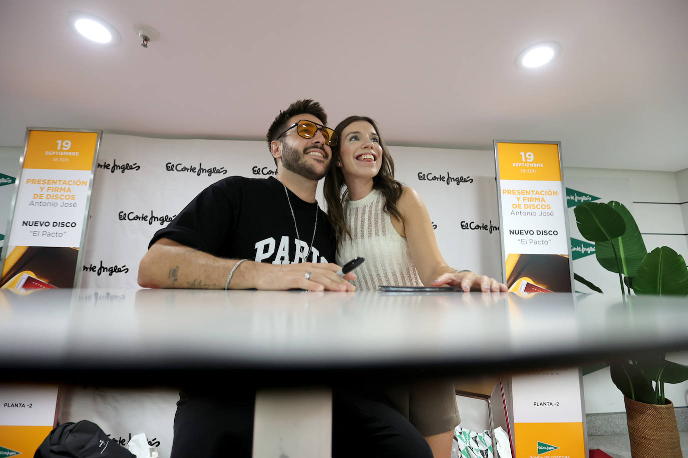 La concurrida firma de discos de Antonio José en Córdoba, en imágenes