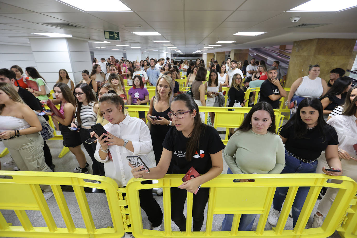 La concurrida firma de discos de Antonio José en Córdoba, en imágenes