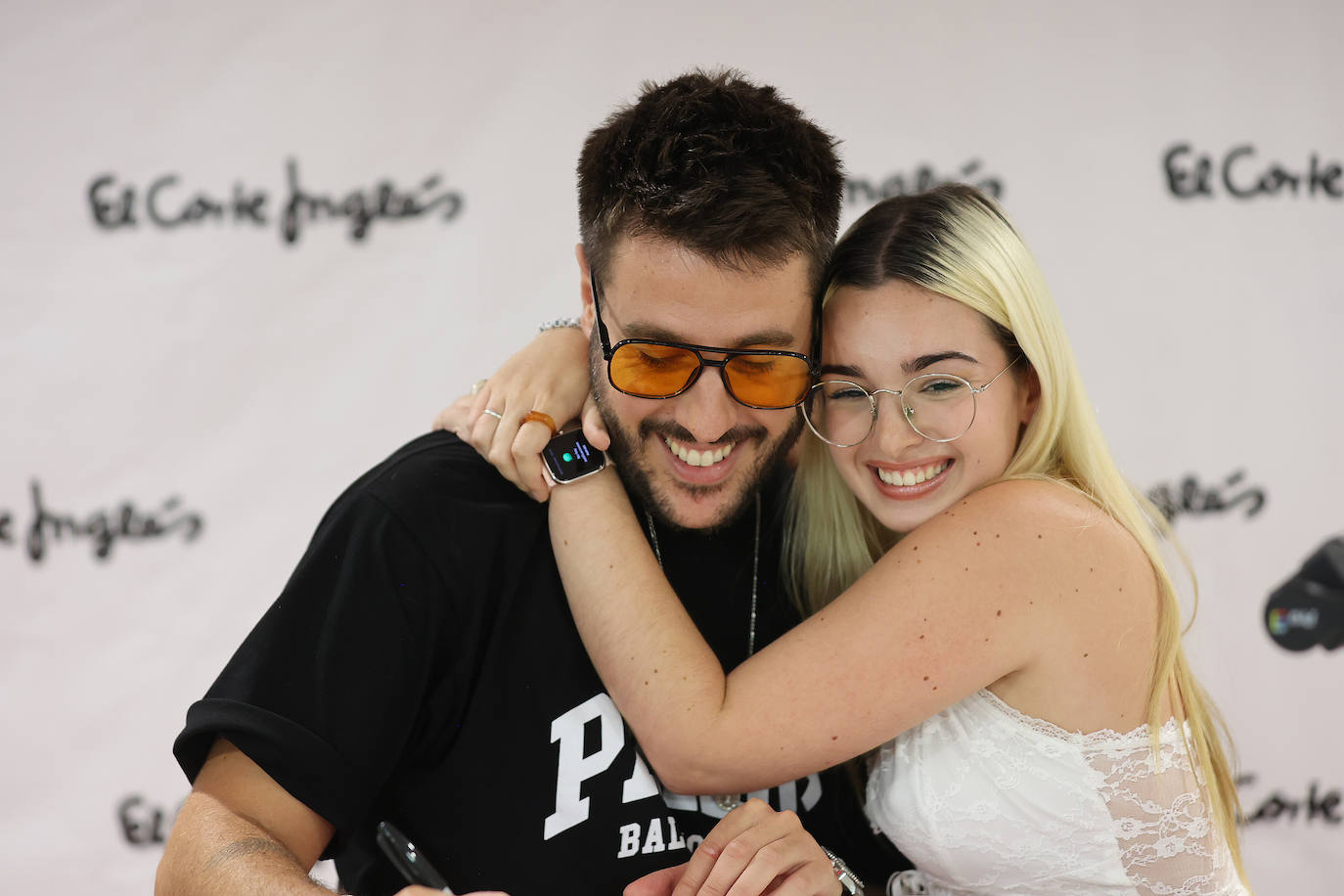 La concurrida firma de discos de Antonio José en Córdoba, en imágenes