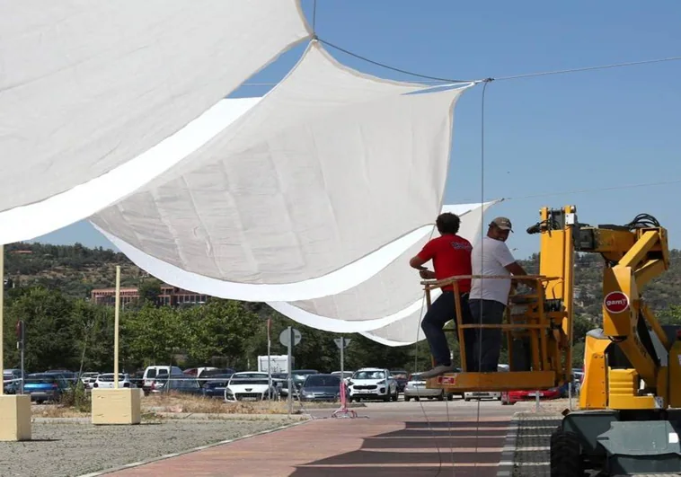 Instalación de toldos el pasado mes de julio: ahora serán retirados