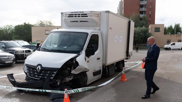 El camión que transportaba el hachís y que el GAR detuvo con una hilera de púas