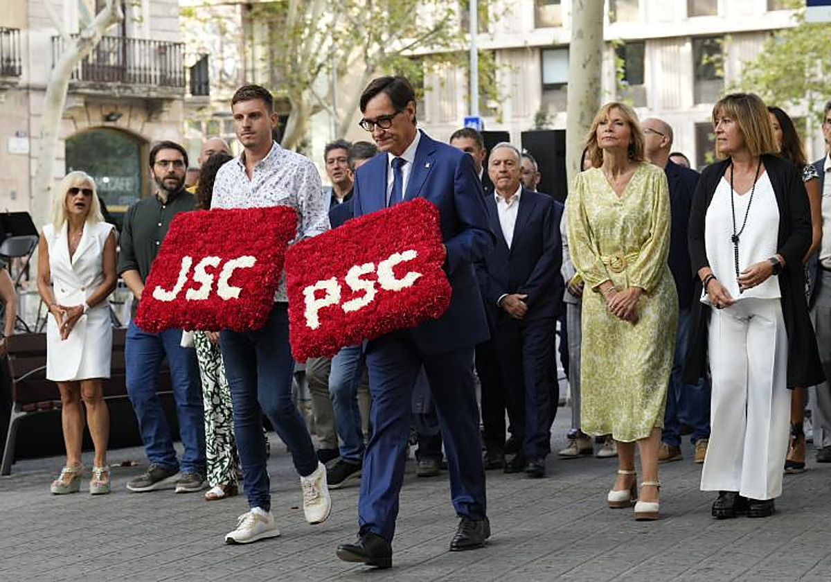Salvador Illa, primer secretario del PSC, en la ofrenda foral de su partido a la estatua de Rafael Casanova, el 11 de septiembre