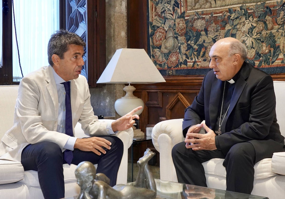 Imagen de la reunión mantenida en el Palau de la Generalitat entre Carlos Mazón y el Arzobispo de Valencia