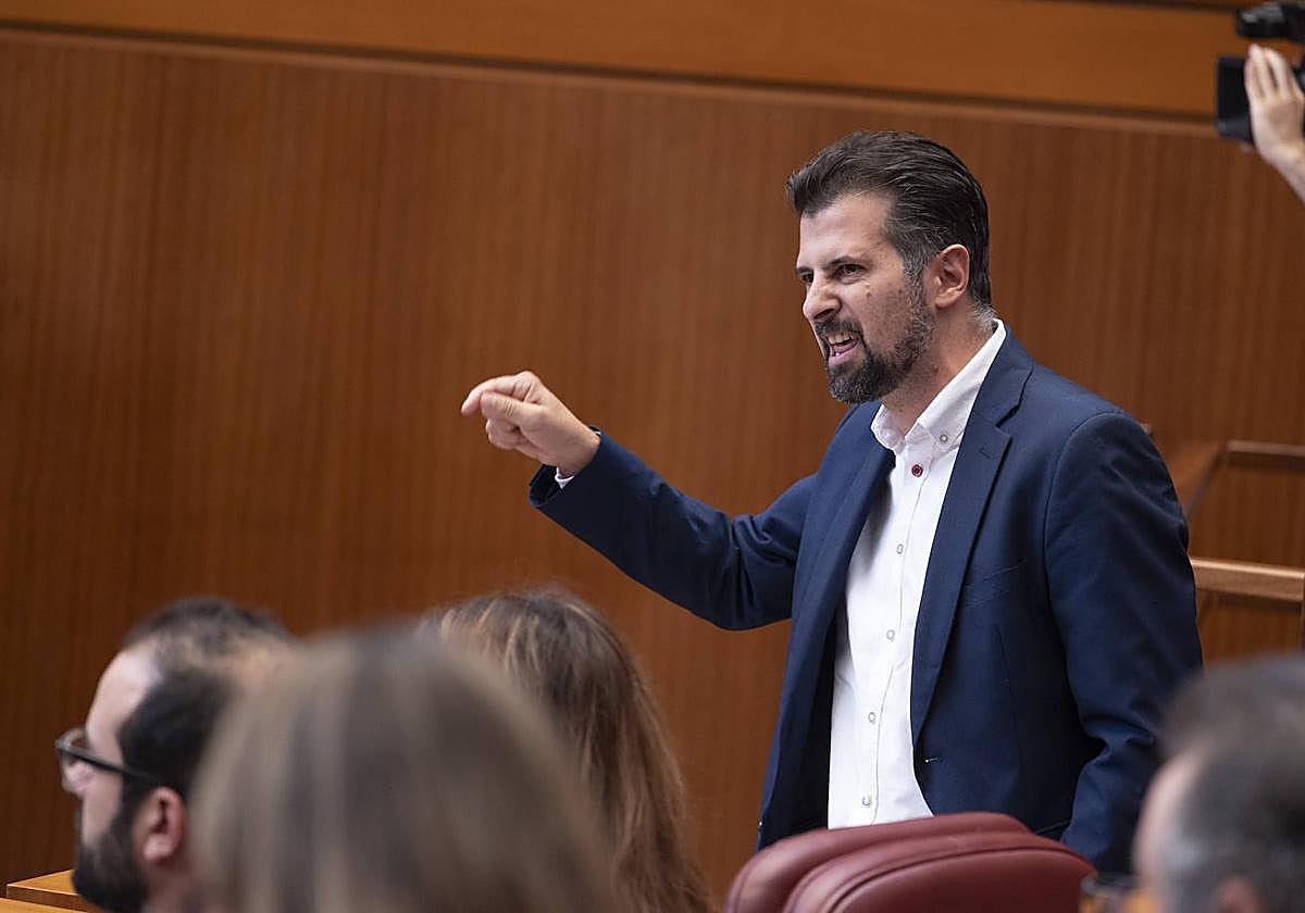 Tudanca, durante el pleno de las Cortes