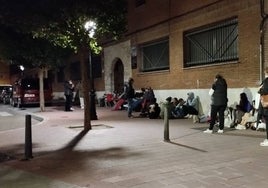 Colas nocturnas para matricularse en las últimas plazas disponibles de FP
