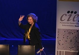 La Reina Sofía en Málaga: investigación contra el Alzheimer y visita privada al Ayuntamiento