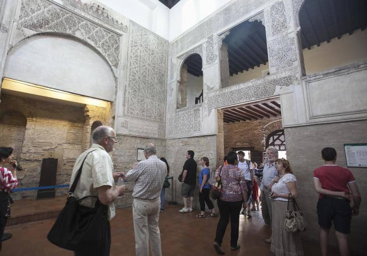 Turistas en la Sinagoga de Córdoba